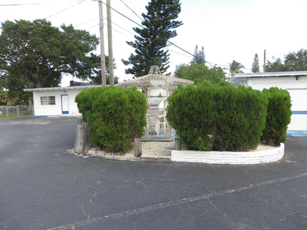 Royal Palms Motel Stuart Exterior photo